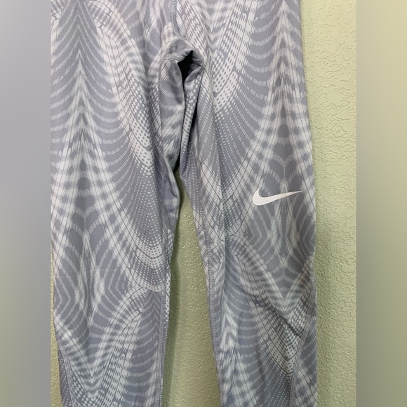 Nike Pro High Rise Gray Legging with White Designs Size Extra Small - Picture 2 of 12